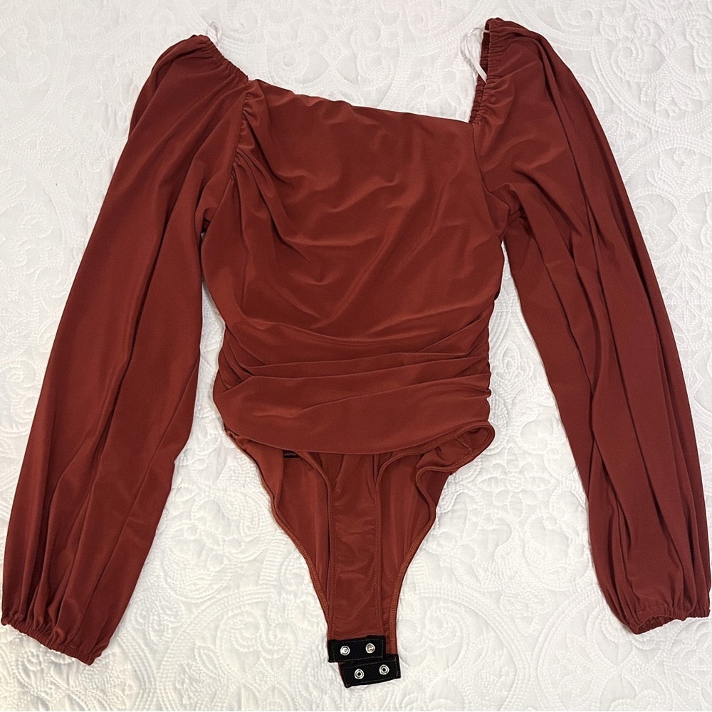 Lulus Women’s Long Sleeve Rust Square Neck Ruched Bodysuit - Picture 2 of 4